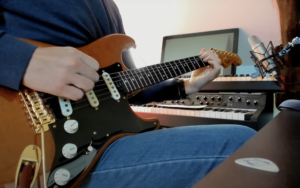 Improvising Over a Drone Built with an Infinite Delay